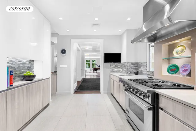 $8,500,000 | 211 Central Park West, Unit 4G | Upper West Side