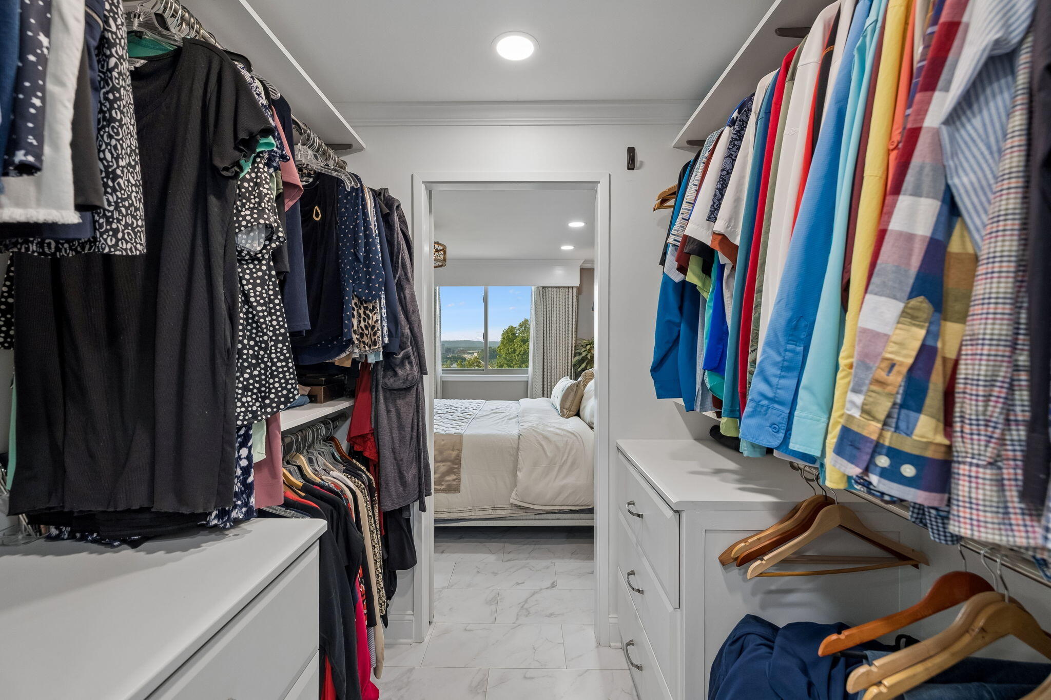 1131 Stringers Ridge Road, Unit 5D Chattanooga, TN 37405 - Photo 20 of 62 Primary Bedroom Closet