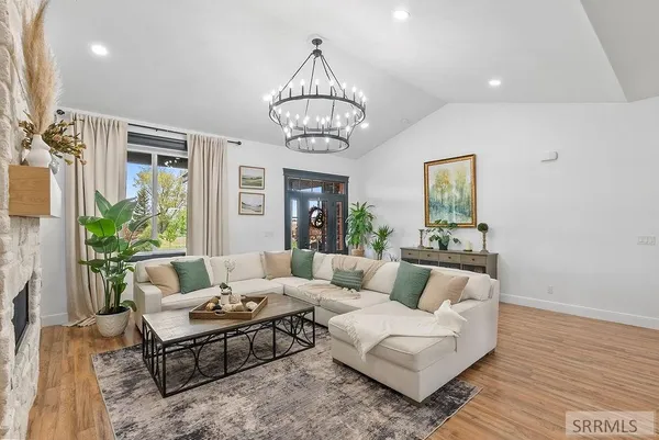 $999,000 | 161 Snake River Drive, American Falls, ID 83211