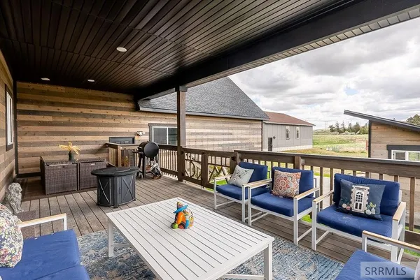 $999,000 | 161 Snake River Drive, American Falls, ID 83211