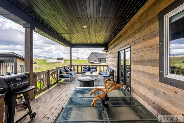 $999,000 | 161 Snake River Drive, American Falls, ID 83211