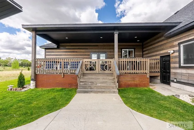 $999,000 | 161 Snake River Drive, American Falls, ID 83211