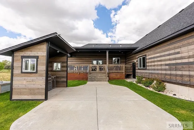 $999,000 | 161 Snake River Drive, American Falls, ID 83211