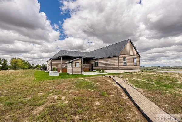 $999,000 | 161 Snake River Drive, American Falls, ID 83211