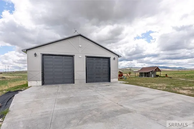 $999,000 | 161 Snake River Drive, American Falls, ID 83211