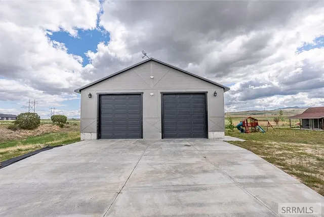 $999,000 | 161 Snake River Drive, American Falls, ID 83211