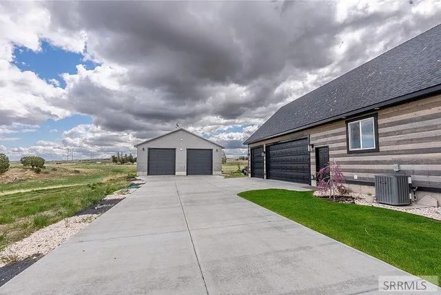 $999,000 | 161 Snake River Drive, American Falls, ID 83211
