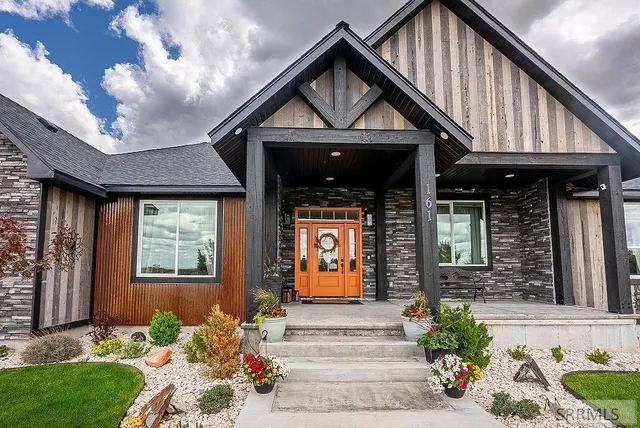 $999,000 | 161 Snake River Drive, American Falls, ID 83211