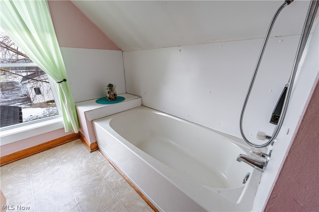 16350 Nauvoo Road Middlefield, OH 44062 - Photo 33 of 50 Full bath featuring a garden tub and lofted ceiling