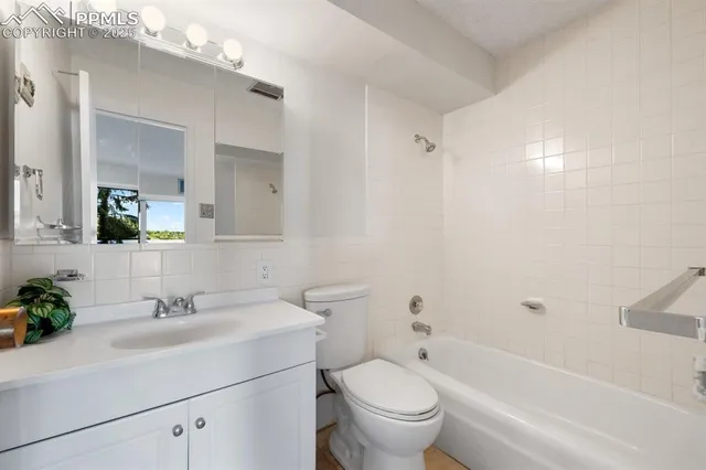 $175,000 | 411 Lakewood Circle, Unit B430, Colorado Springs, CO 80910