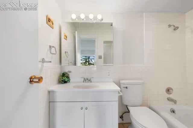 $175,000 | 411 Lakewood Circle, Unit B430, Colorado Springs, CO 80910