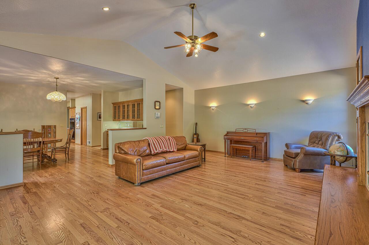 68 San Benancio Road Salinas, CA 93908 - Photo 6 of 62 Gallery Image 6
