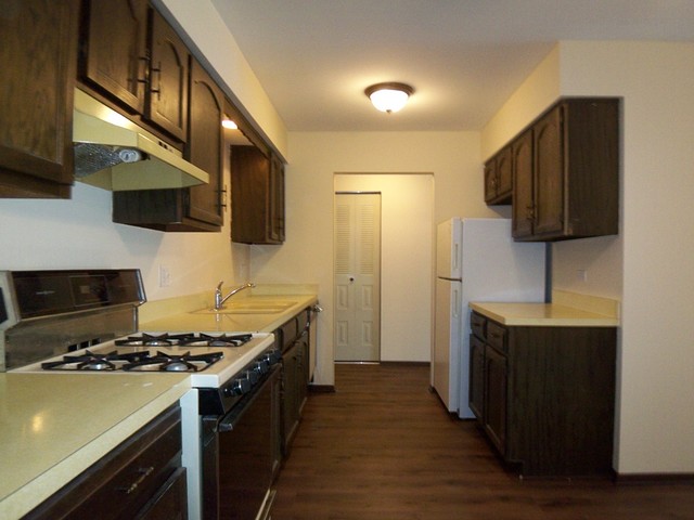 235 North Mill Road, Unit 106B Addison, IL 60101 - Photo 7 of 24 a kitchen with a stove and a refrigerator