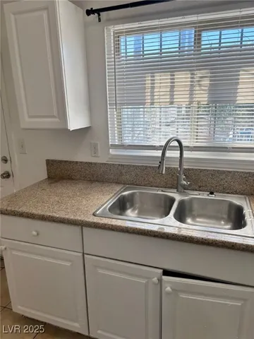 $950 | 1644 Cadillac Lane, Las Vegas, NV 89106