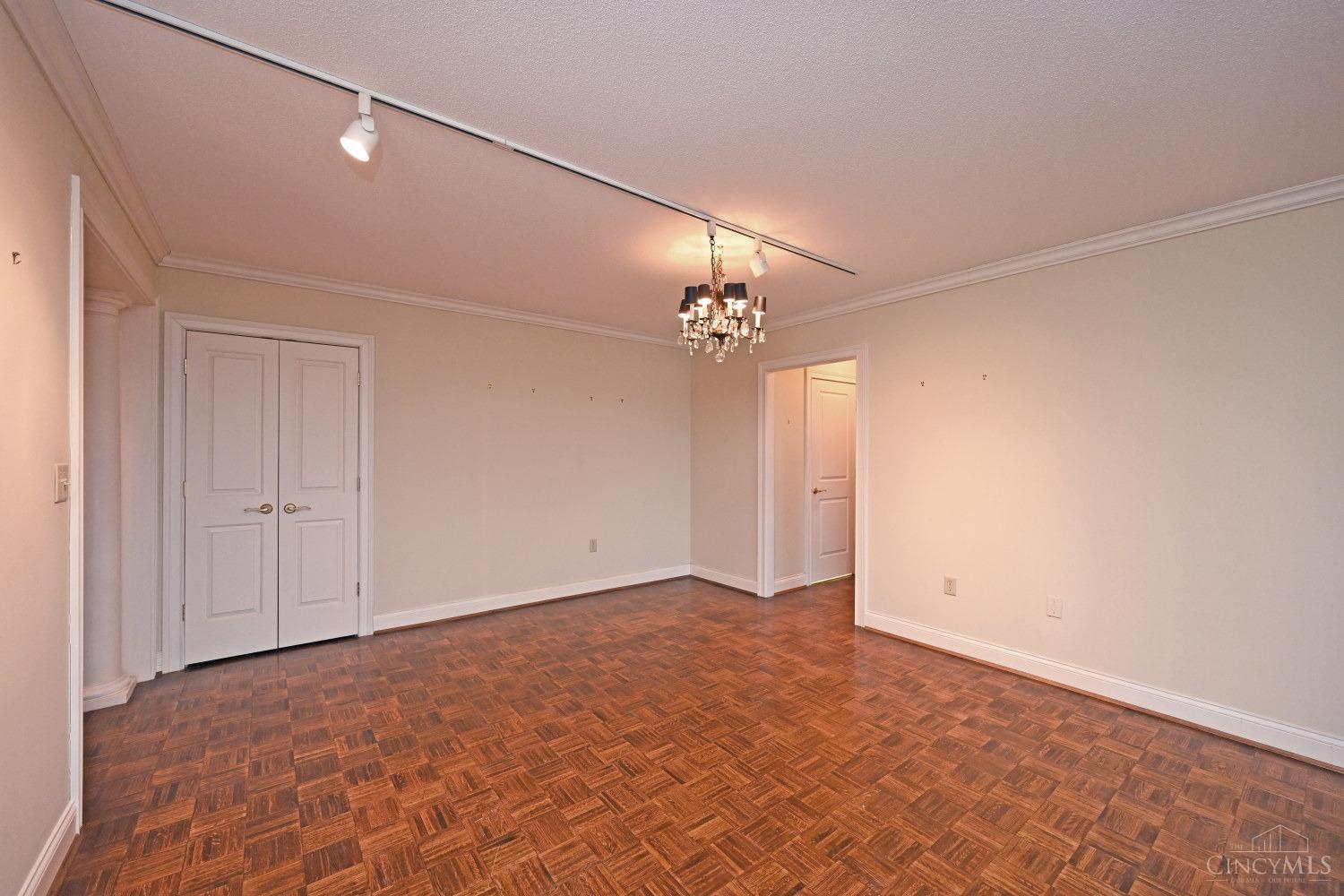 2444 Madison Road, Unit 805 Cincinnati, OH 45208 - Photo 13 of 45 Gallery Image 13