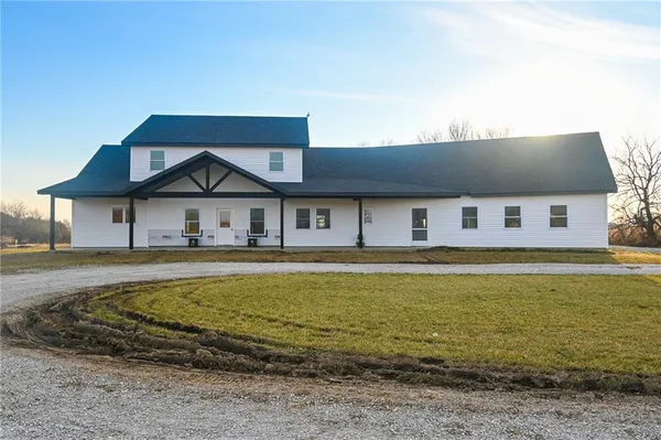 $450,000 | 71 West V Highway, Lamar, MO 64759