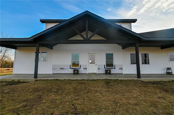 $450,000 | 71 West V Highway, Lamar, MO 64759