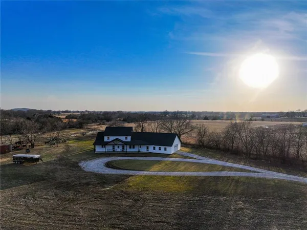 $450,000 | 71 West V Highway, Lamar, MO 64759