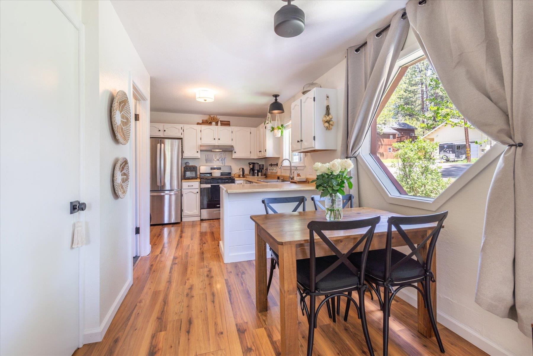 10243 Laburnham Circle Truckee, CA 96161 - Photo 6 of 27