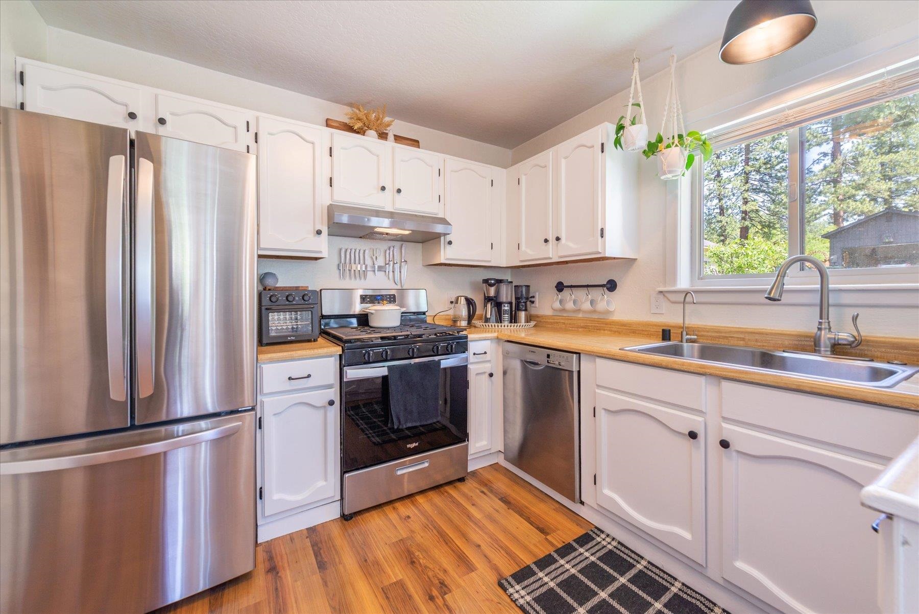 10243 Laburnham Circle Truckee, CA 96161 - Photo 8 of 27