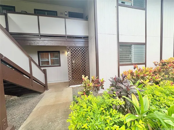 a view of a entryway of the house