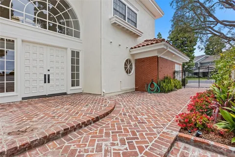 $4,300,000 | 2 Belcourt Drive, Newport Beach, CA 92660