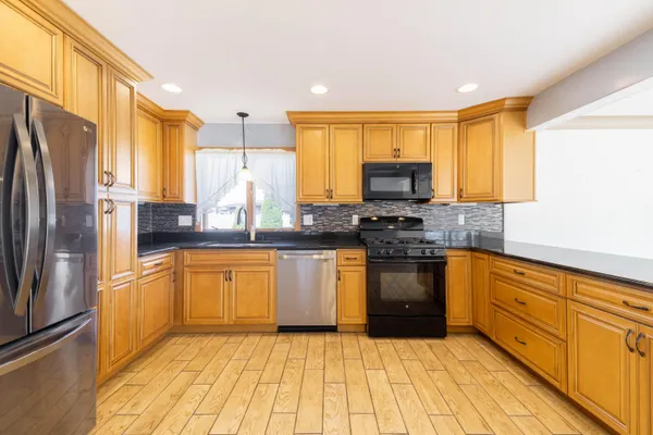 $289,000 | 15099 Reeck Road, Southgate, MI 48195