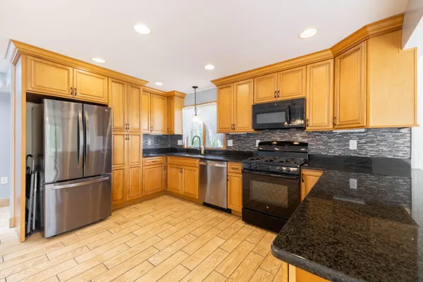 $289,000 | 15099 Reeck Road, Southgate, MI 48195