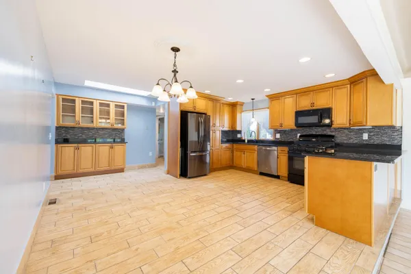 $289,000 | 15099 Reeck Road, Southgate, MI 48195