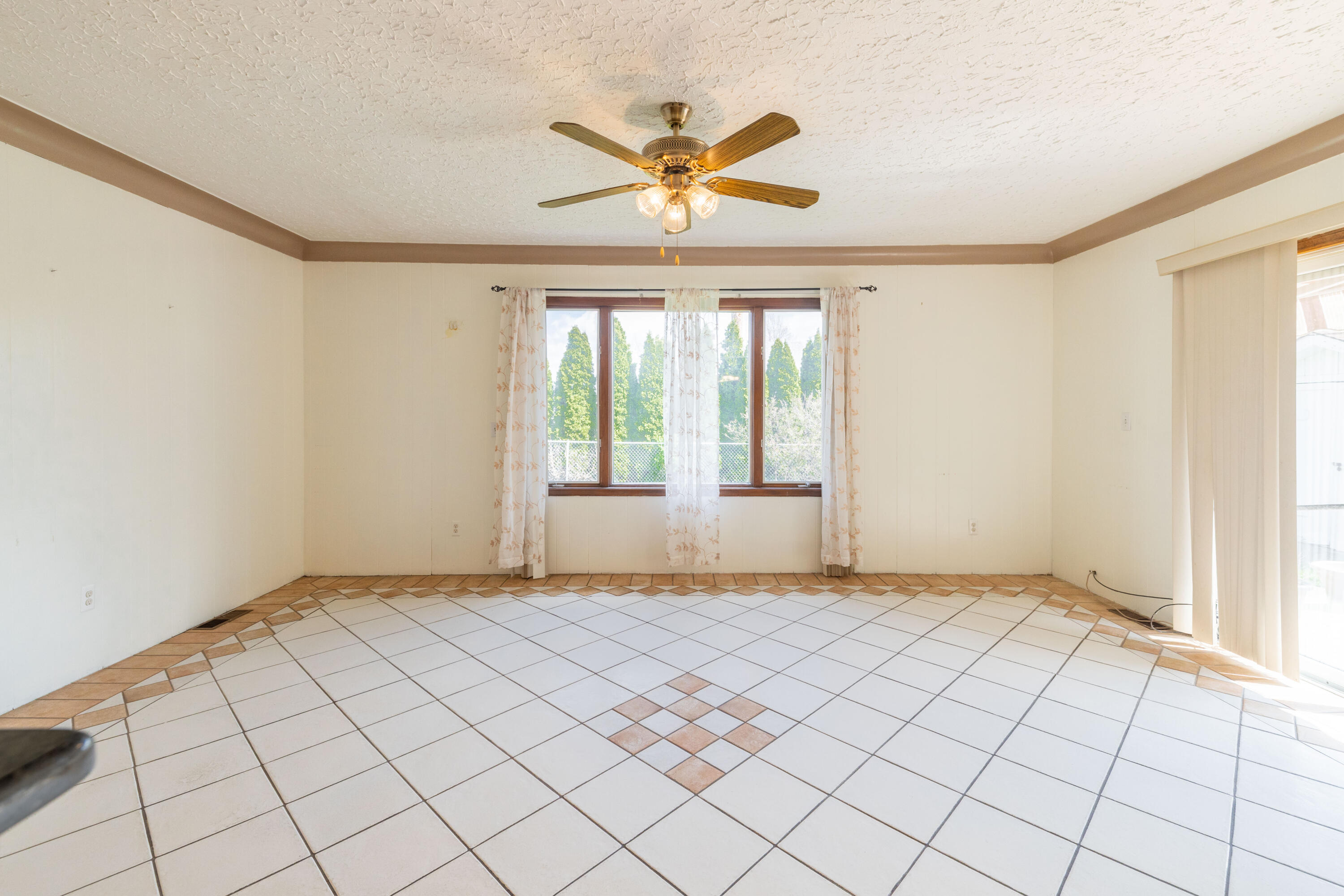 15099 Reeck Road Southgate, MI 48195 - Photo 20 of 36 15099 Reeck Rd, Southgate (13 of 36)