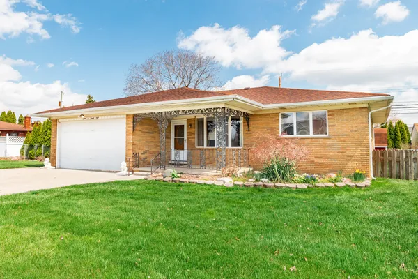 $289,000 | 15099 Reeck Road, Southgate, MI 48195