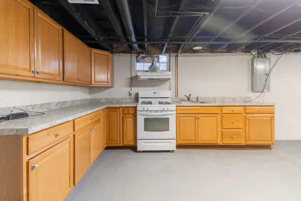 $289,000 | 15099 Reeck Road, Southgate, MI 48195