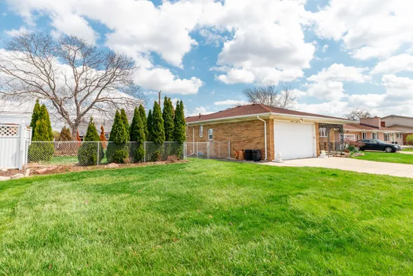 $289,000 | 15099 Reeck Road, Southgate, MI 48195