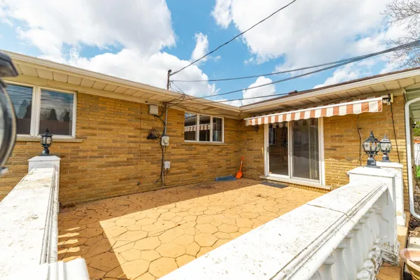 $289,000 | 15099 Reeck Road, Southgate, MI 48195