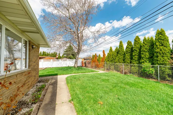 $289,000 | 15099 Reeck Road, Southgate, MI 48195