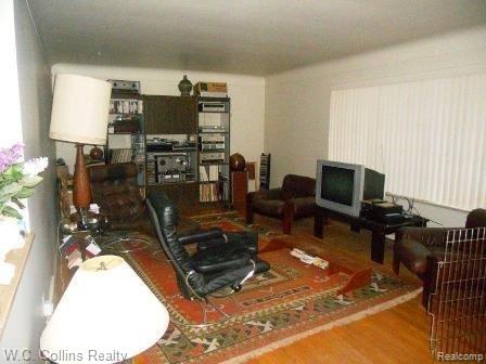 2 Living Room.jpg