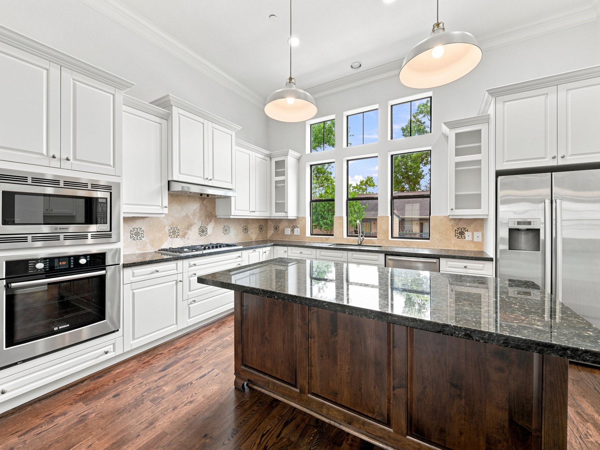 911 Queen Annes Road Houston, TX 77024 - Photo 16 of 37 Second Floor Kitchen