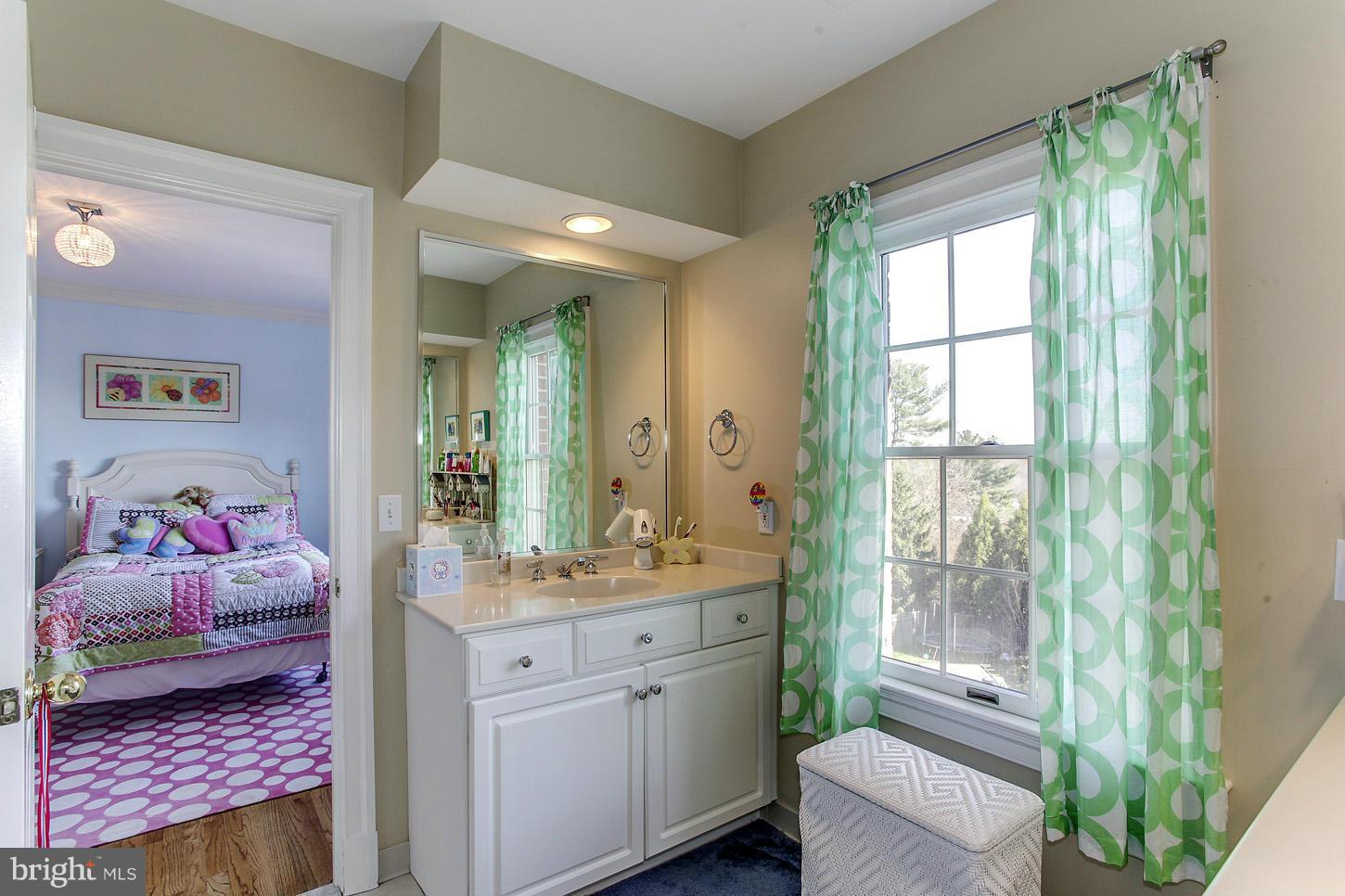 9917 Kendale Road Potomac, MD 20854 - Photo 15 of 26 Second Full Bath