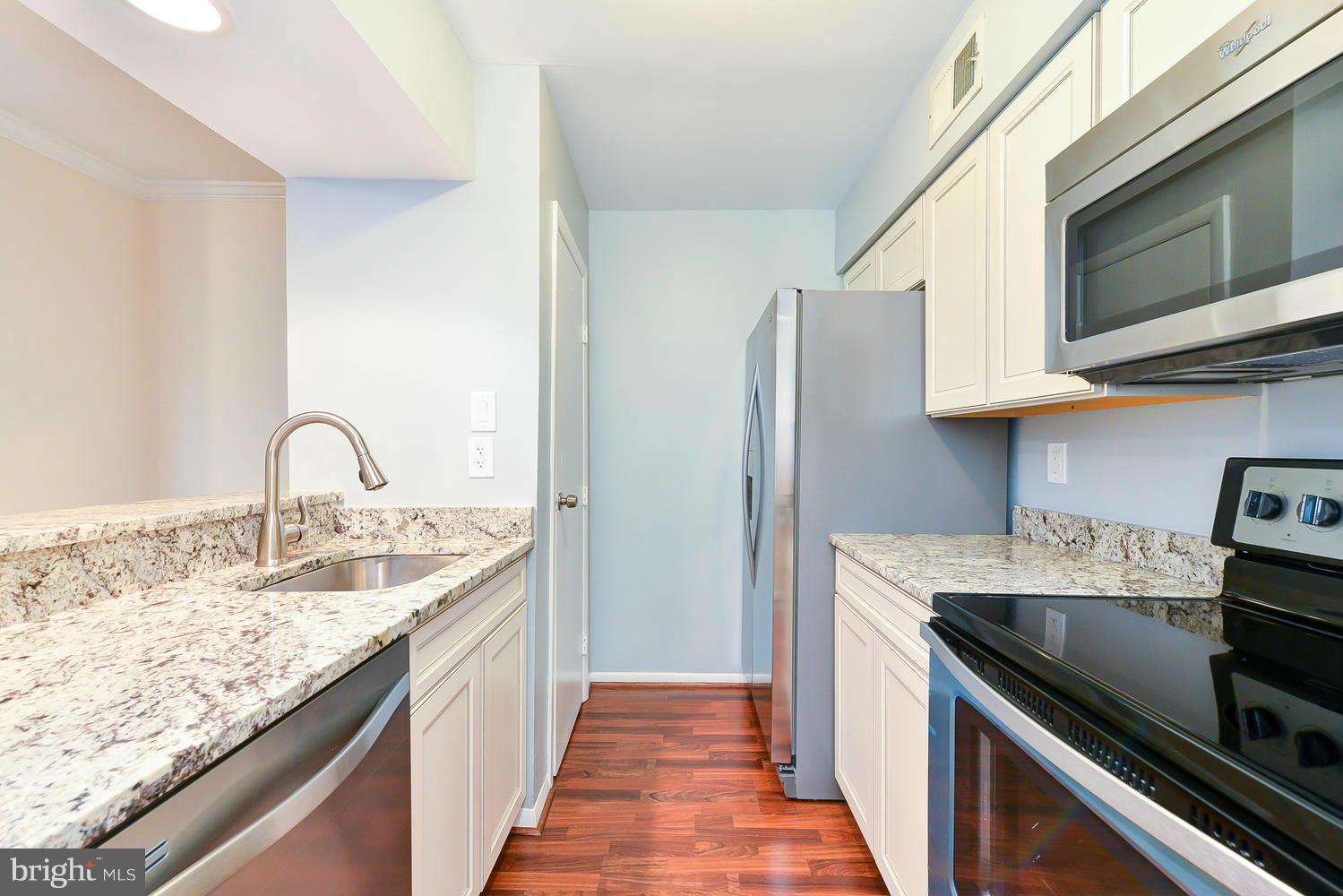 5812 Royal Ridge Drive, Unit K Springfield, VA 22152 - Photo 11 of 30 Kitchen