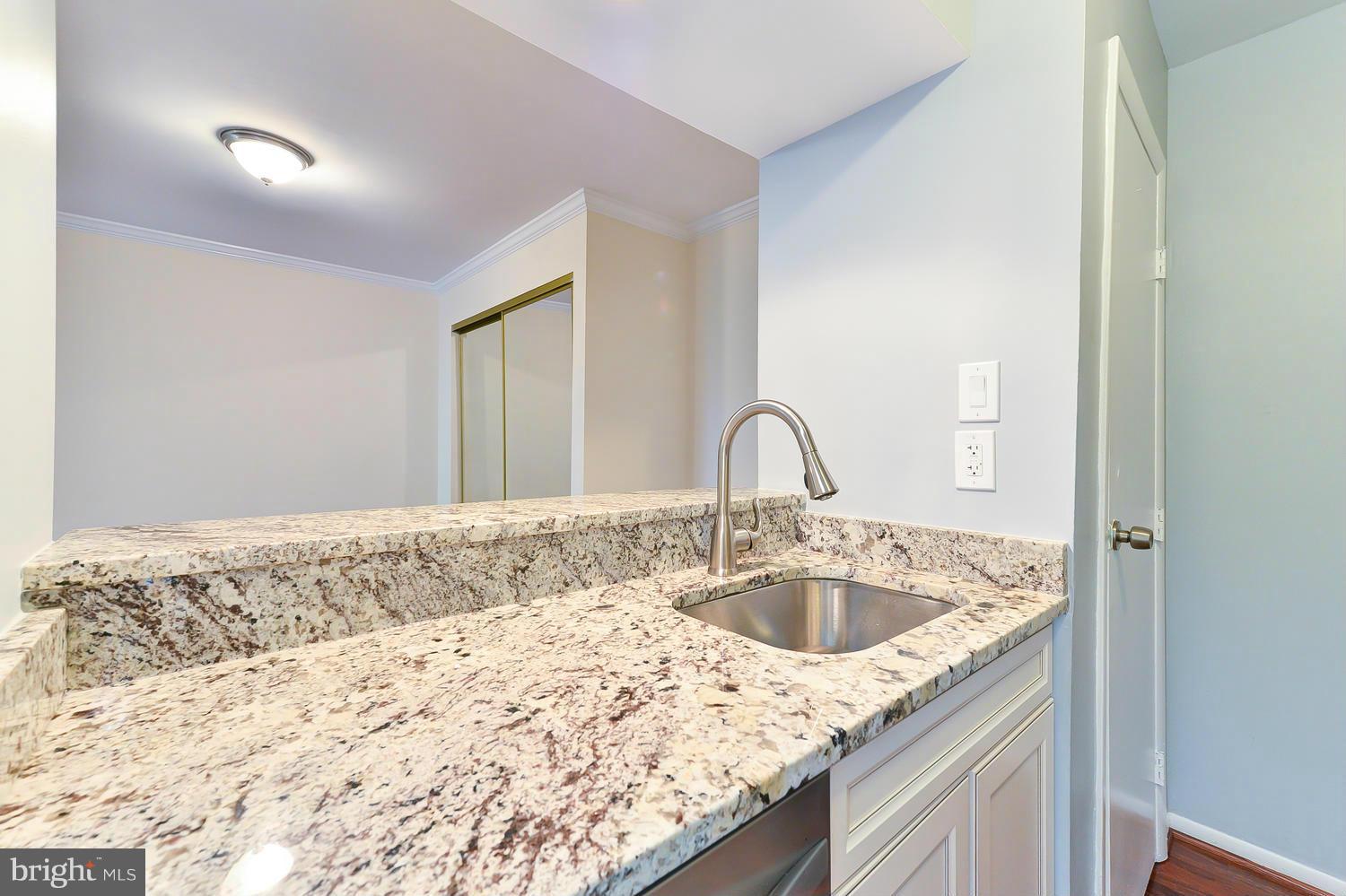 5812 Royal Ridge Drive, Unit K Springfield, VA 22152 - Photo 12 of 30 Kitchen