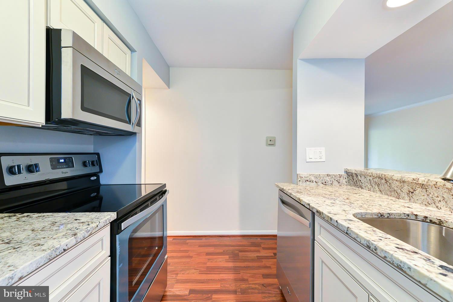 5812 Royal Ridge Drive, Unit K Springfield, VA 22152 - Photo 13 of 30 Kitchen