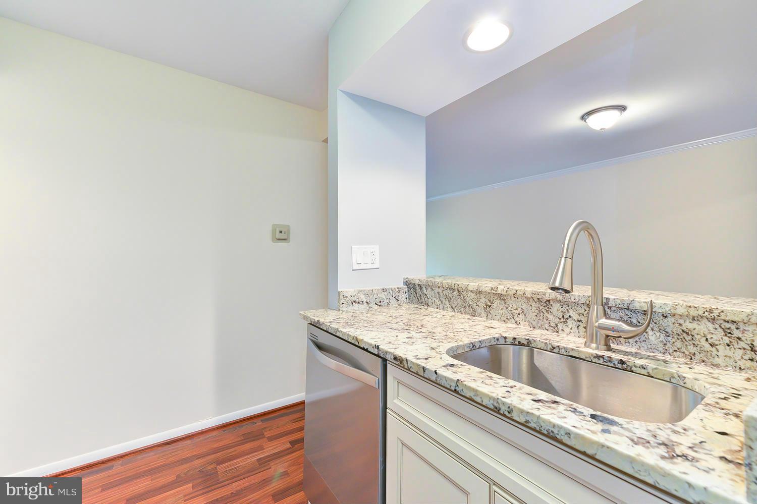 5812 Royal Ridge Drive, Unit K Springfield, VA 22152 - Photo 14 of 30 Kitchen