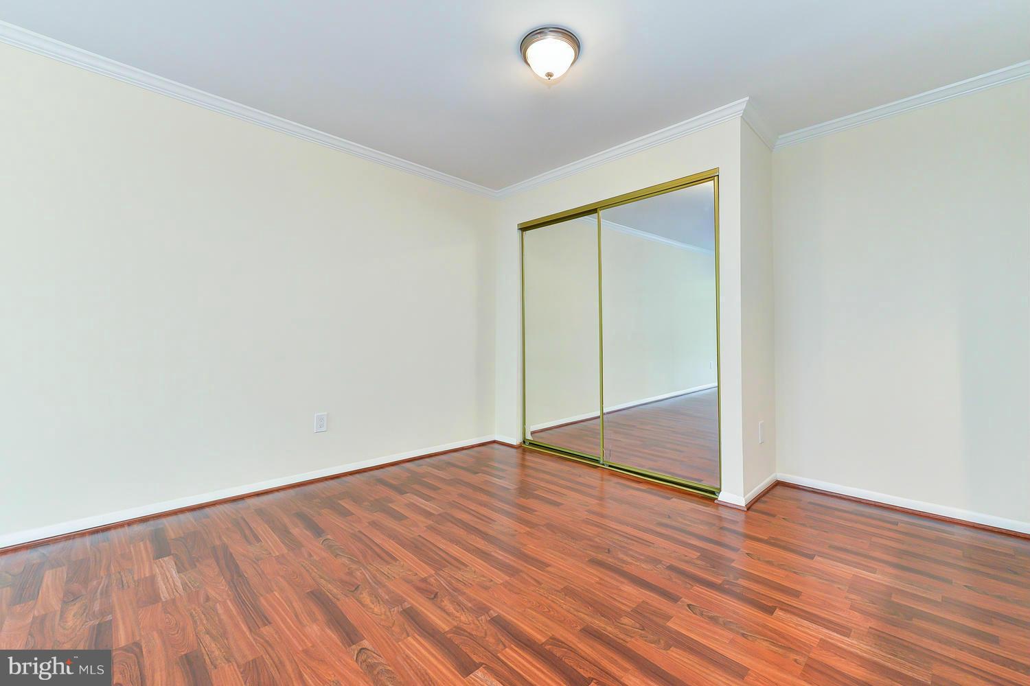 5812 Royal Ridge Drive, Unit K Springfield, VA 22152 - Photo 15 of 30 Living Room
