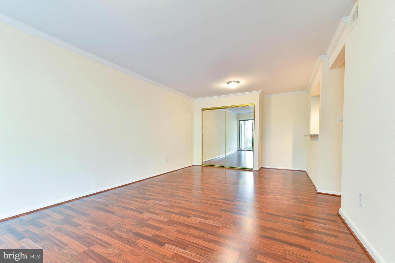 5812 Royal Ridge Drive, Unit K Springfield, VA 22152 - Photo 18 of 30 Living Room