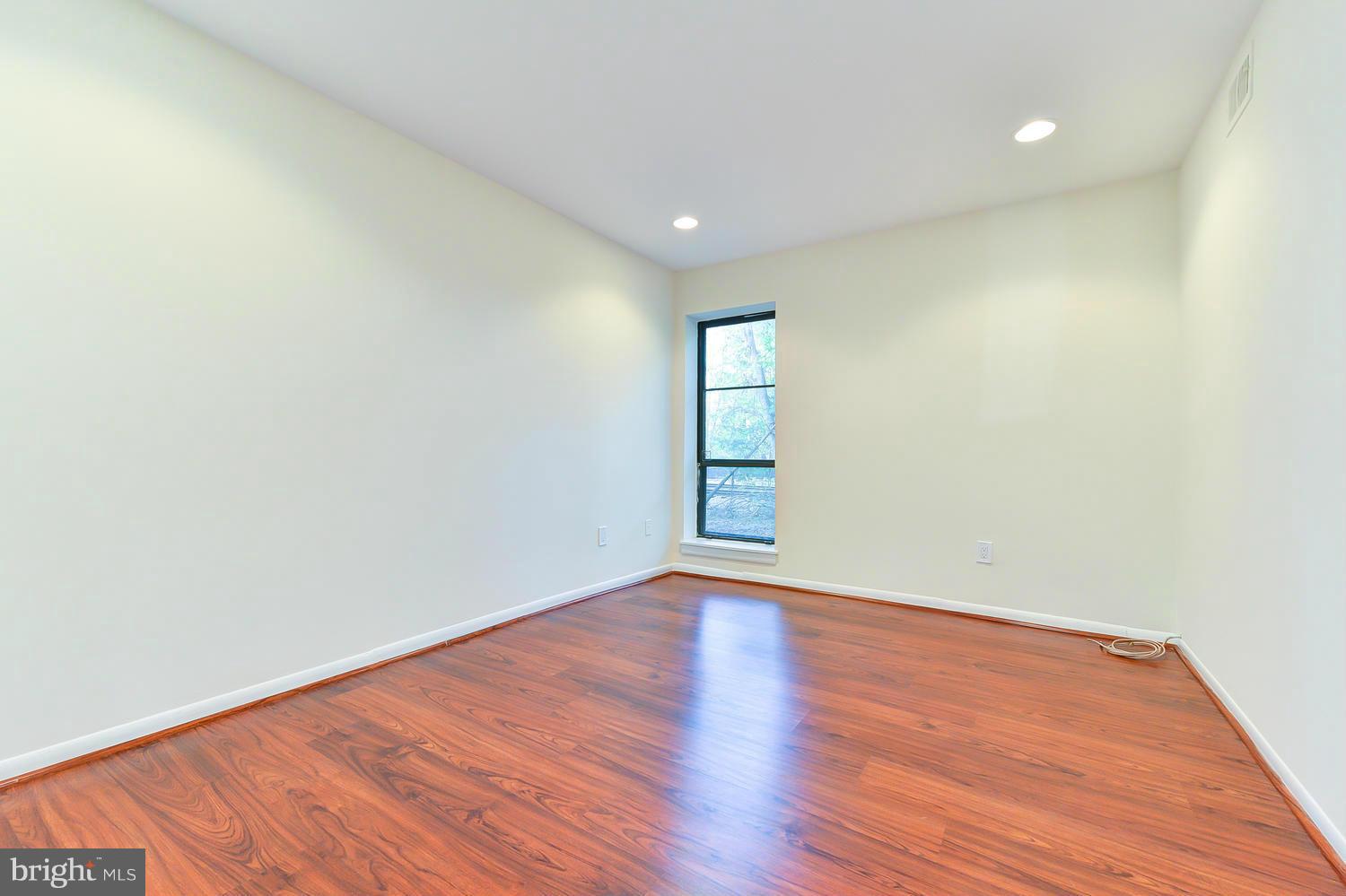 5812 Royal Ridge Drive, Unit K Springfield, VA 22152 - Photo 23 of 30 Bedroom (Master)