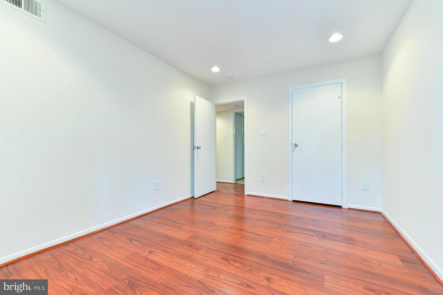 5812 Royal Ridge Drive, Unit K Springfield, VA 22152 - Photo 24 of 30 Bedroom (Master)