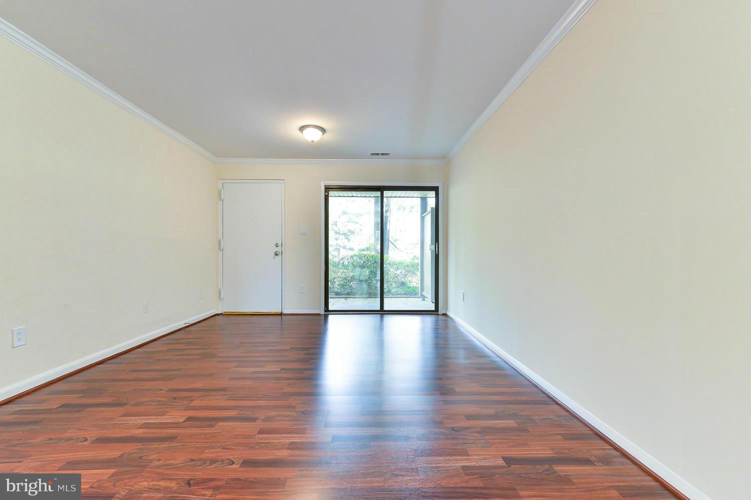 5812 Royal Ridge Drive, Unit K Springfield, VA 22152 - Photo 6 of 30 Living Room
