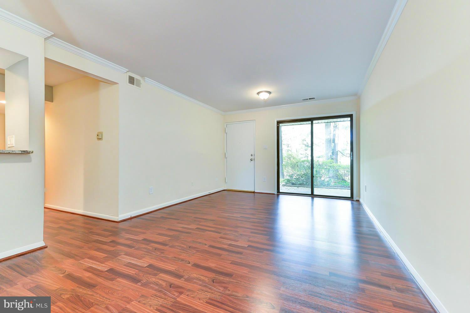 5812 Royal Ridge Drive, Unit K Springfield, VA 22152 - Photo 7 of 30 Living Room