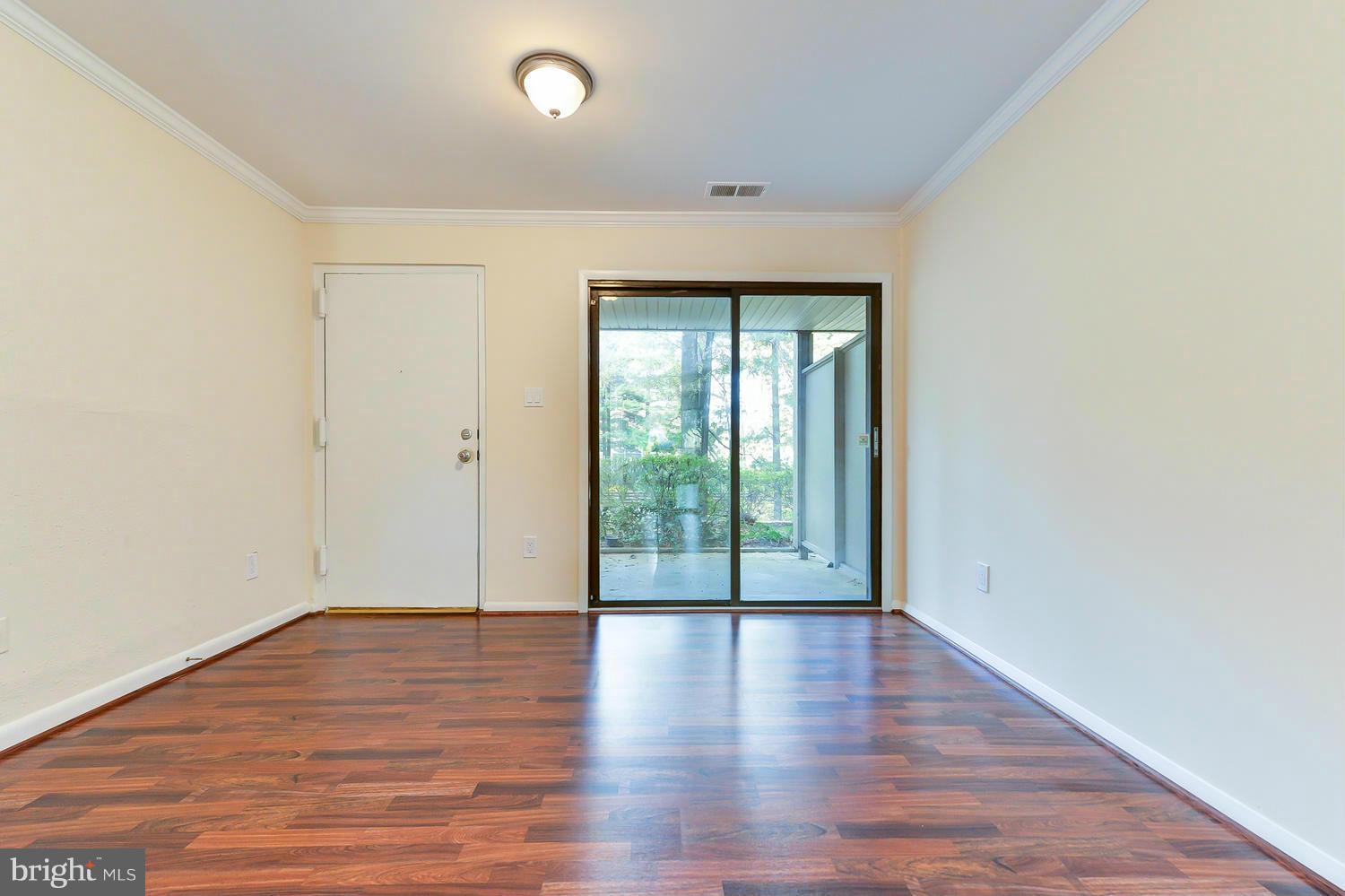 5812 Royal Ridge Drive, Unit K Springfield, VA 22152 - Photo 8 of 30 Living Room