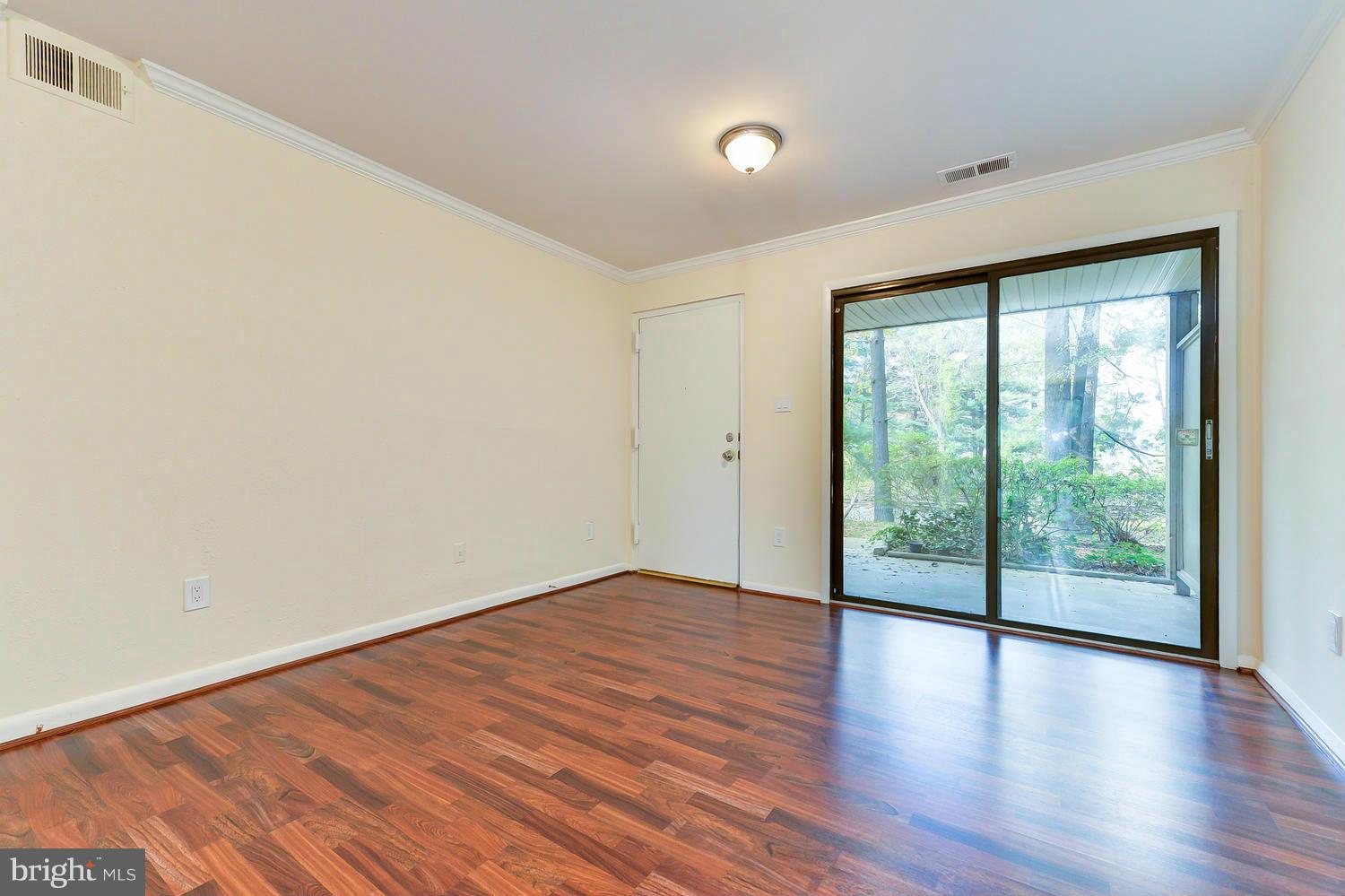 5812 Royal Ridge Drive, Unit K Springfield, VA 22152 - Photo 9 of 30 Living Room